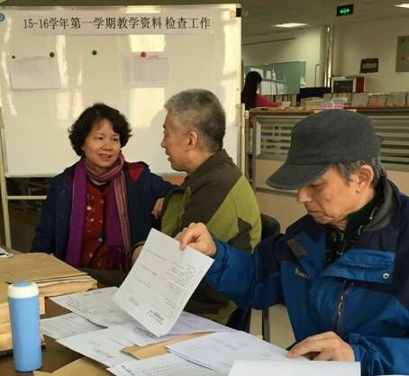 上图为督导专家就检查的问题与系里进行面对面交流.jpg 上图为督导专家就检查的问题与系里进行面对面交流.jpg