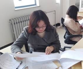 上图为督导专家集中检查教学资料1.jpg 上图为督导专家集中检查教学资料1.jpg