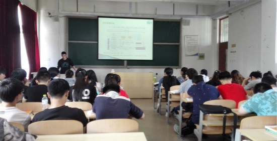 图3 刘鹏松工程师为学生讲课_meitu_5.jpg 图3 刘鹏松工程师为学生讲课_meitu_5.jpg