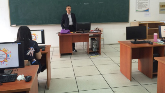 图4 杰瑞教育集团杨总给学生讲课_meitu_6.jpg 图4 杰瑞教育集团杨总给学生讲课_meitu_6.jpg